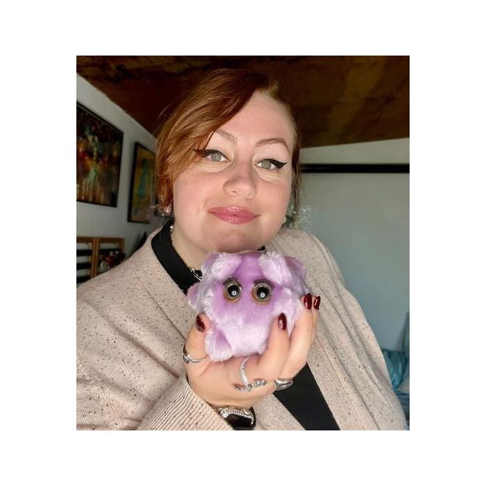 Kissing Disease influencer