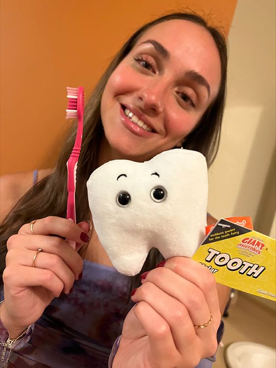Tooth plush at dentist