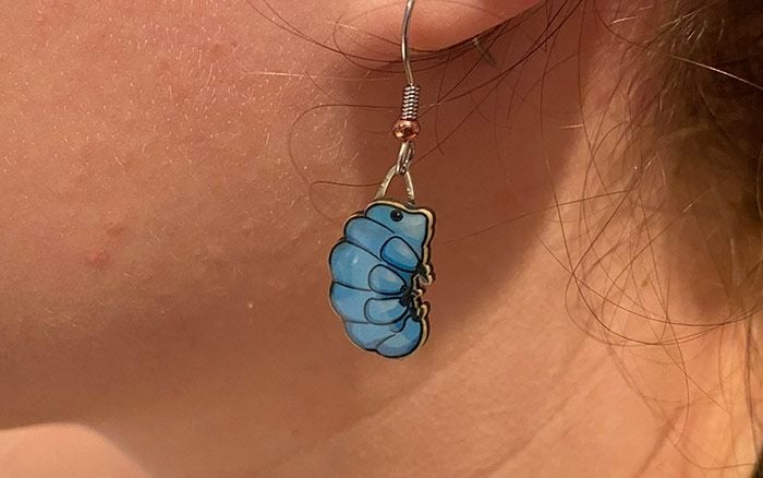 Waterbear earrings model